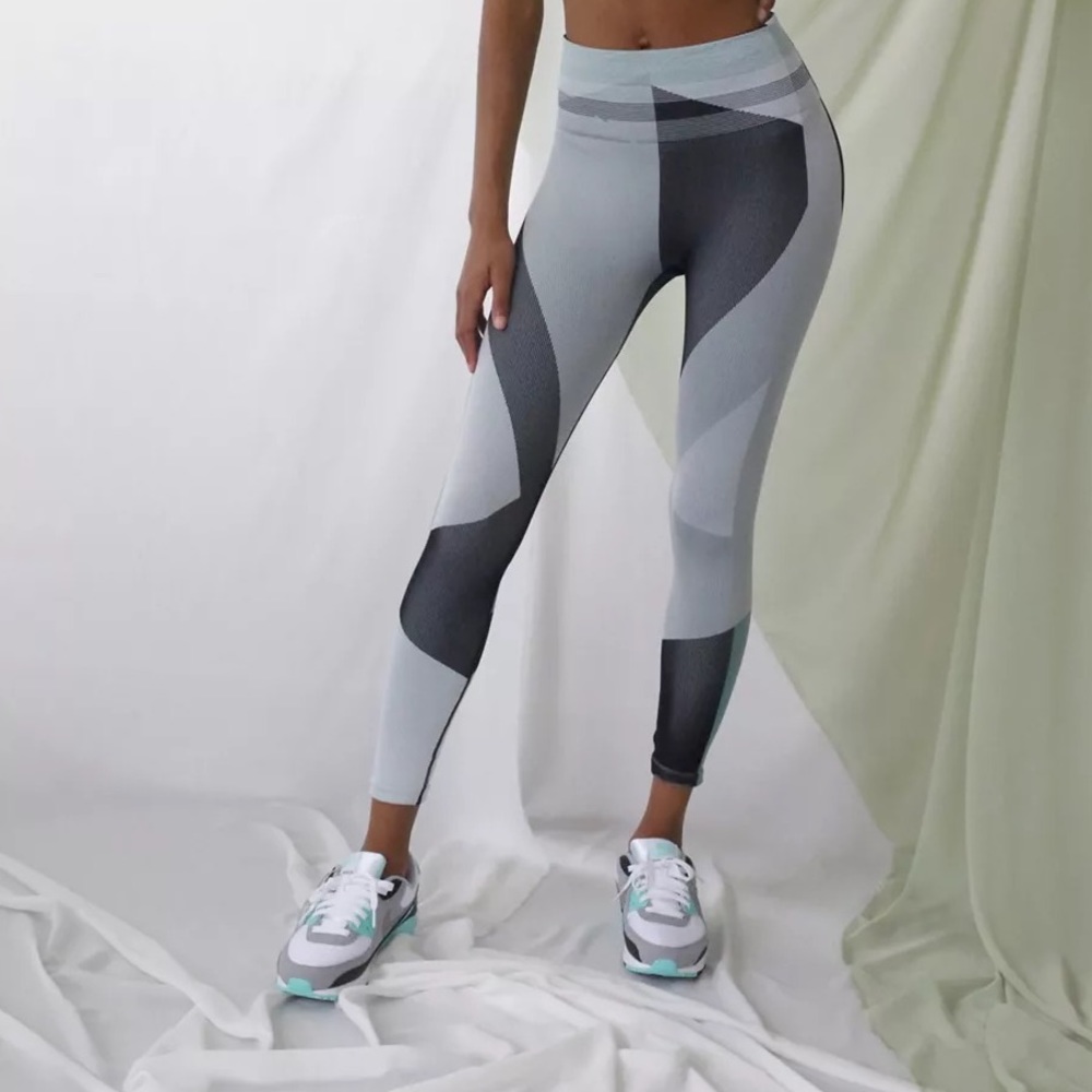 NEW Nike Sculpt Icon Clash 7/8 Training Leggings Blue - Size XS